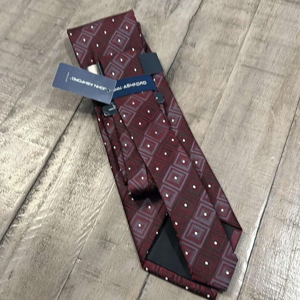 NWT JOHN ASHFORD MENS Maroon/Burgandy Satin Tie Key West Geometric Pattern